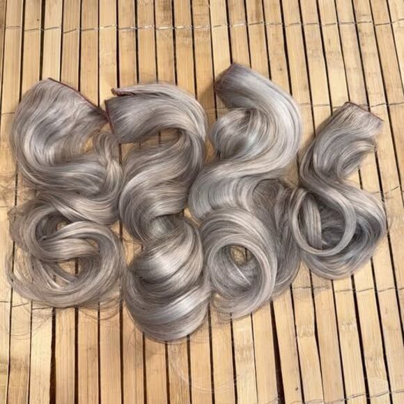 4pc Clip-in Hair Extensions, NEW - Picture 1 of 3